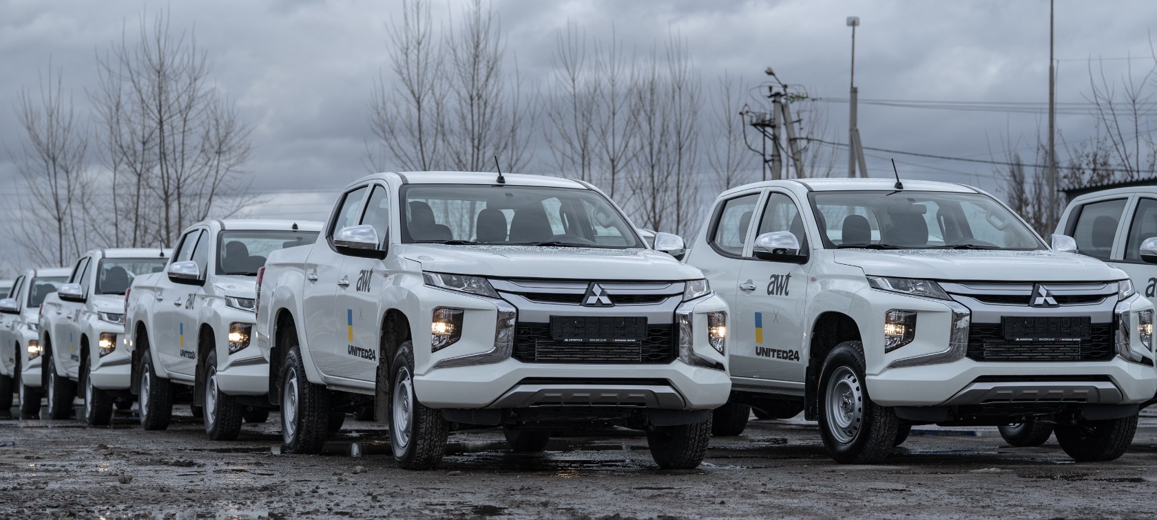 АВТ Баварія передала додаткові 15 пікапів військовим.