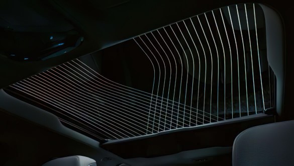 Скляний дах з панорамним оглядом Sky Lounge.