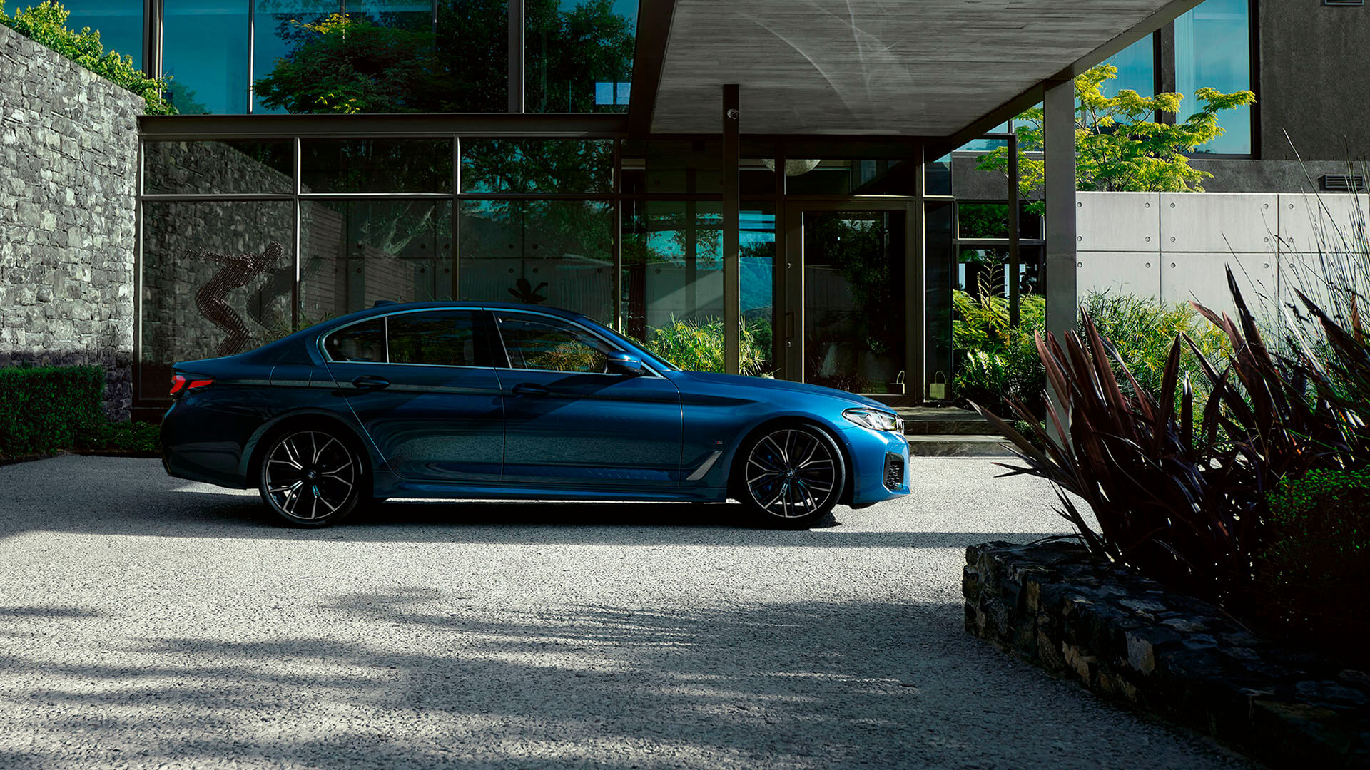 СПОРТИВНИЙ І ЕЛЕГАНТНИЙ ЕКСТЕР'ЄР.