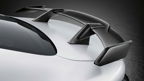 Задній спойлер M Performance з вуглецевого волокна.