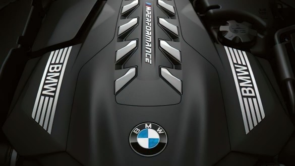8-циліндровий бензиновий двигун M TwinPower Turbo потужністю 530 к.с.