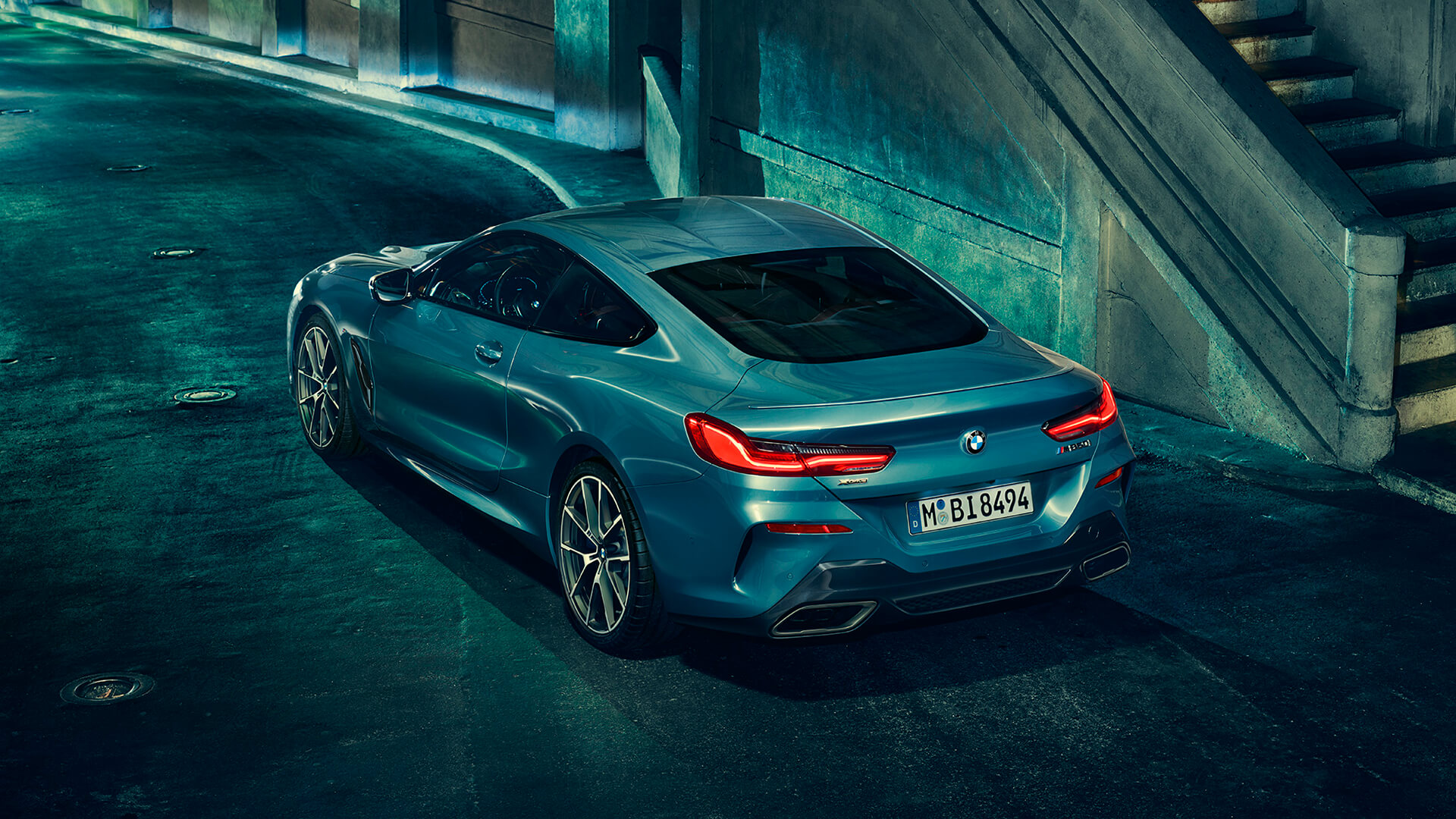 ЕКСТРАВАГАНТНИЙ ЗОВНІШНІЙ ВИГЛЯД