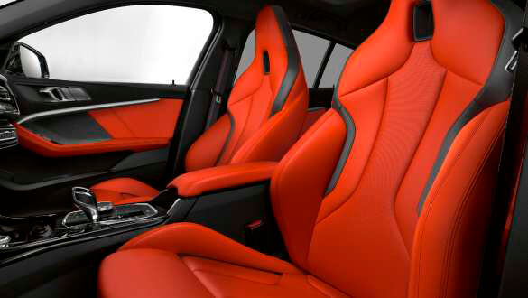 Сидіння для пасажирів і водія.