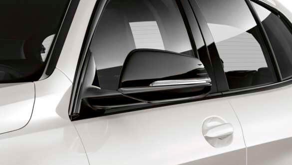 Чорні дзеркала заднього виду.