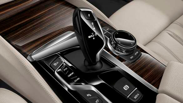 Керамічне оздоблення органів управління.