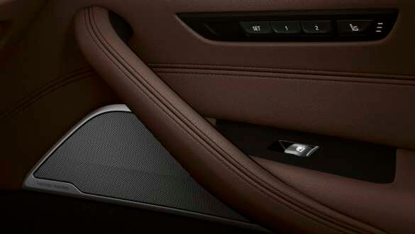 Аудіосистема Bowers & Wilkins Diamond Surround Sound.