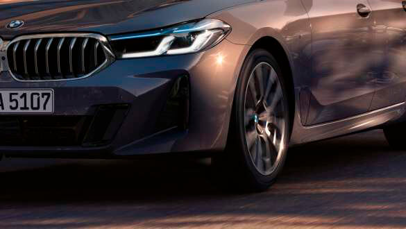 Адаптивна пневматична підвіска передньої та задньої осі.