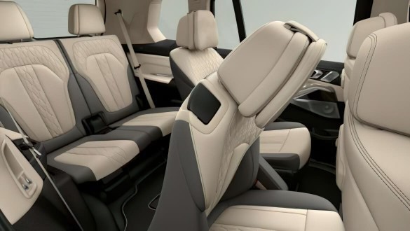 Комфортне та містке заднє відділення