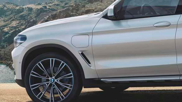 Зарядна кришка демонструє стан зарядки.