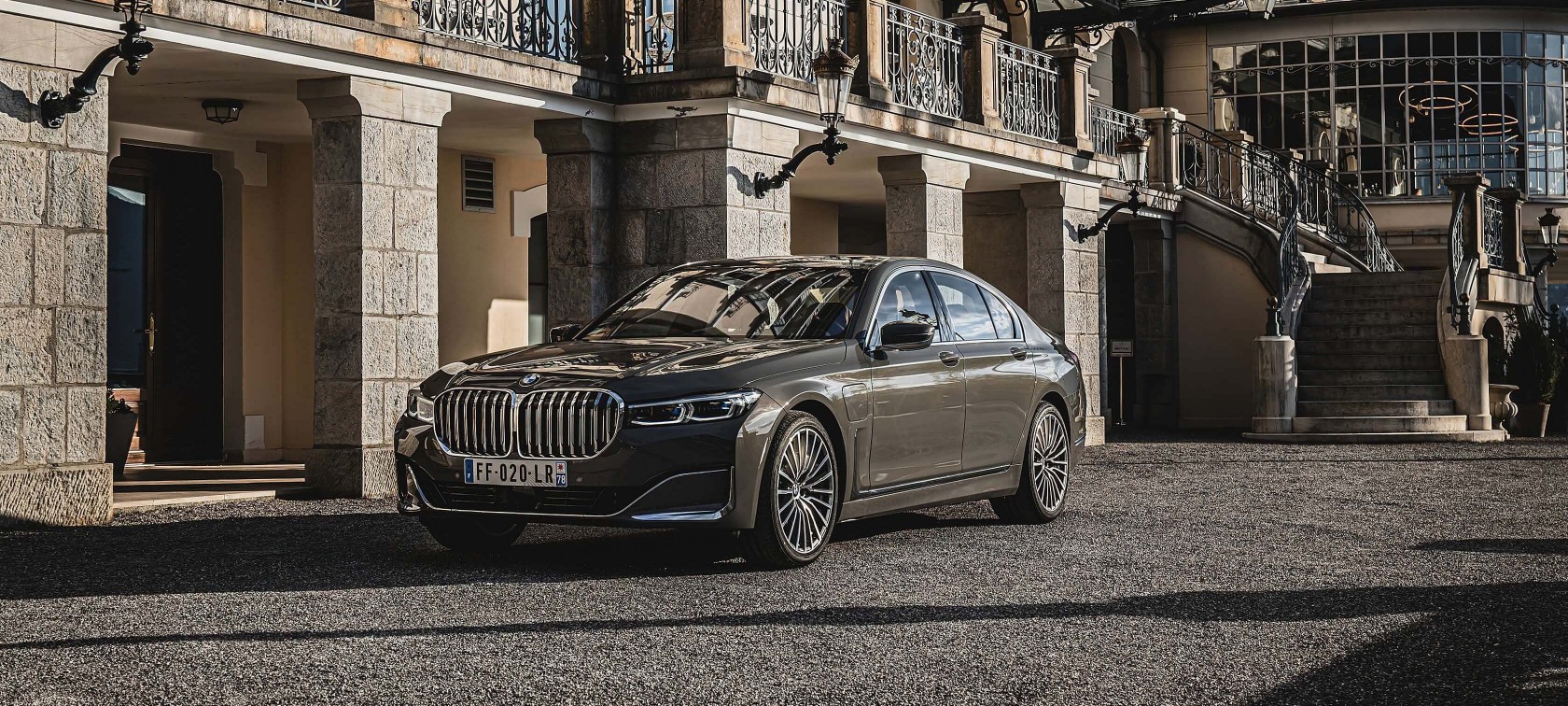 ПІДКЛЮЧАЄМИЙ ГІБРИД BMW 745E