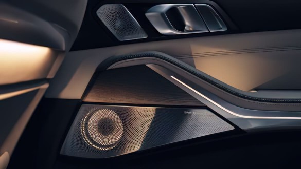 Забезпечення якісного та об’ємного звучання завдяки системі Bowers & Wilkins Diamond Surround Sound