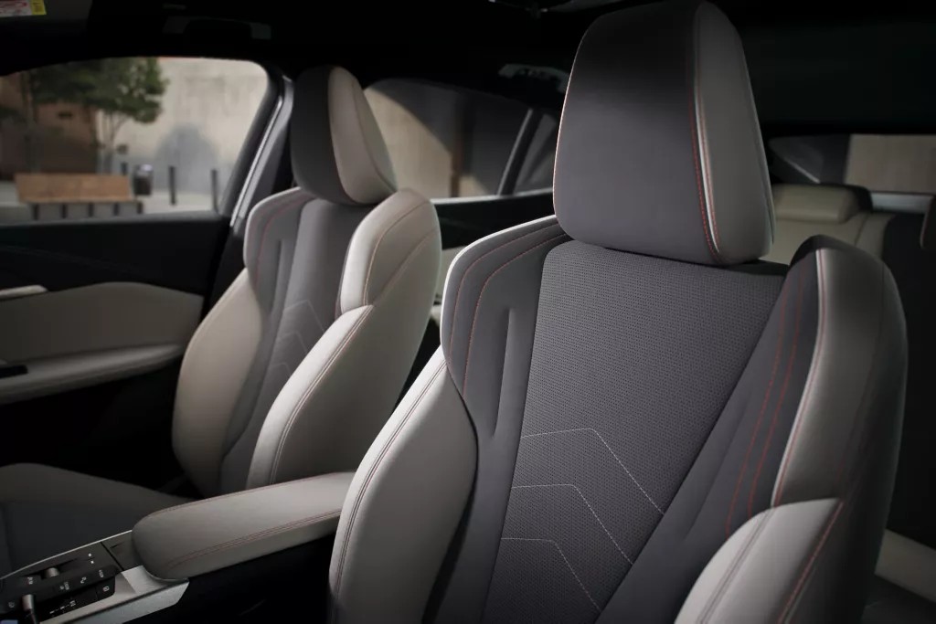 Зручні. Спортивні. Універсальні.