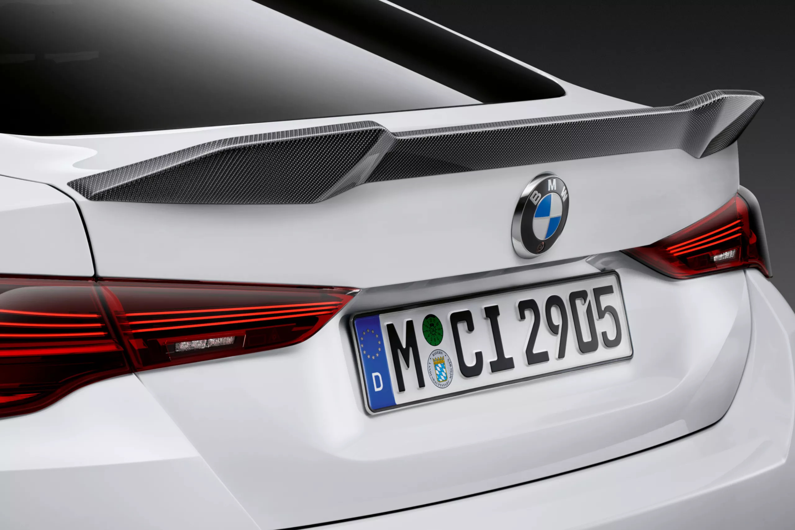 Карбоновий задній спойлер M Performance.