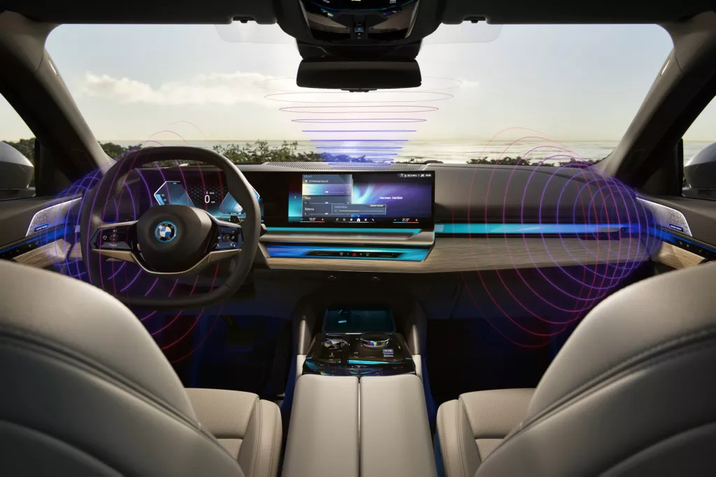 Дванадцять динаміків для вражаючої акустики.