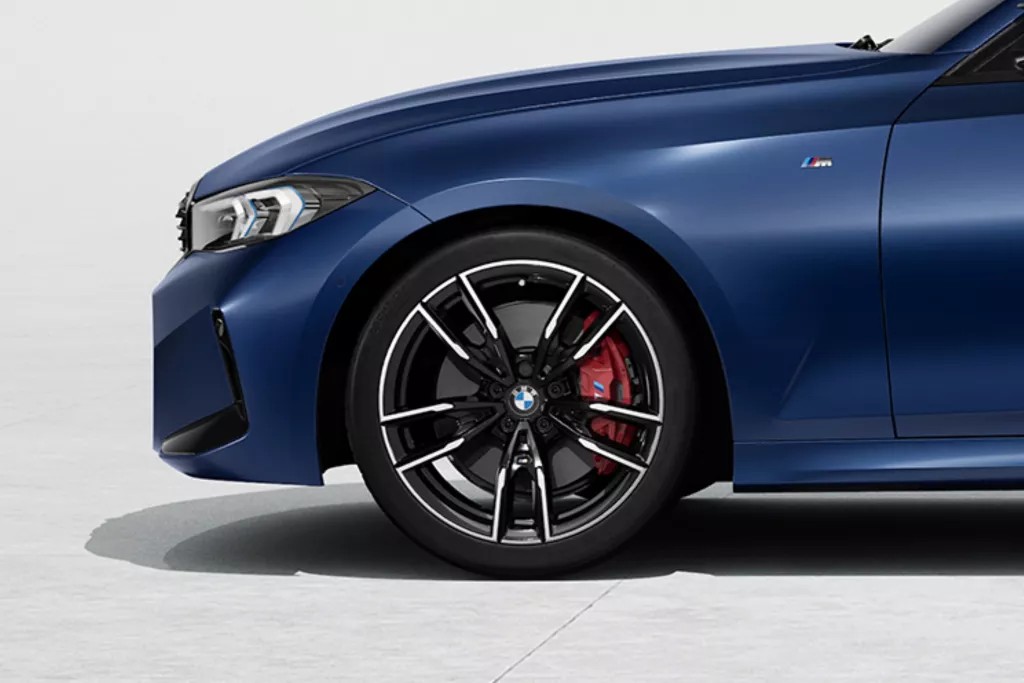 Захоплююче двоколірне оформлення.