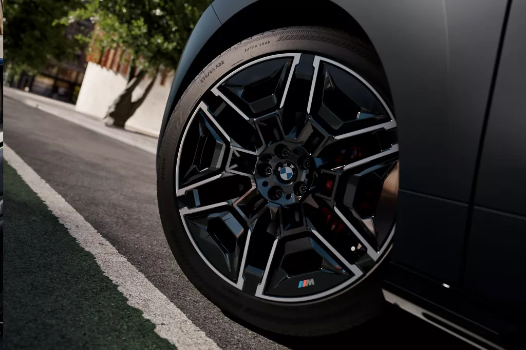 Вишуканий чорний колір. Аеродинамічна оптимізація.