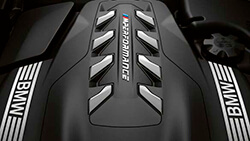 8-цилиндровый бензиновый двигатель BMW TwinPower Turbo