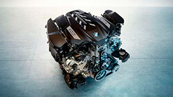 8-циліндровий бензиновий двигун BMW TwinPower Turbo.