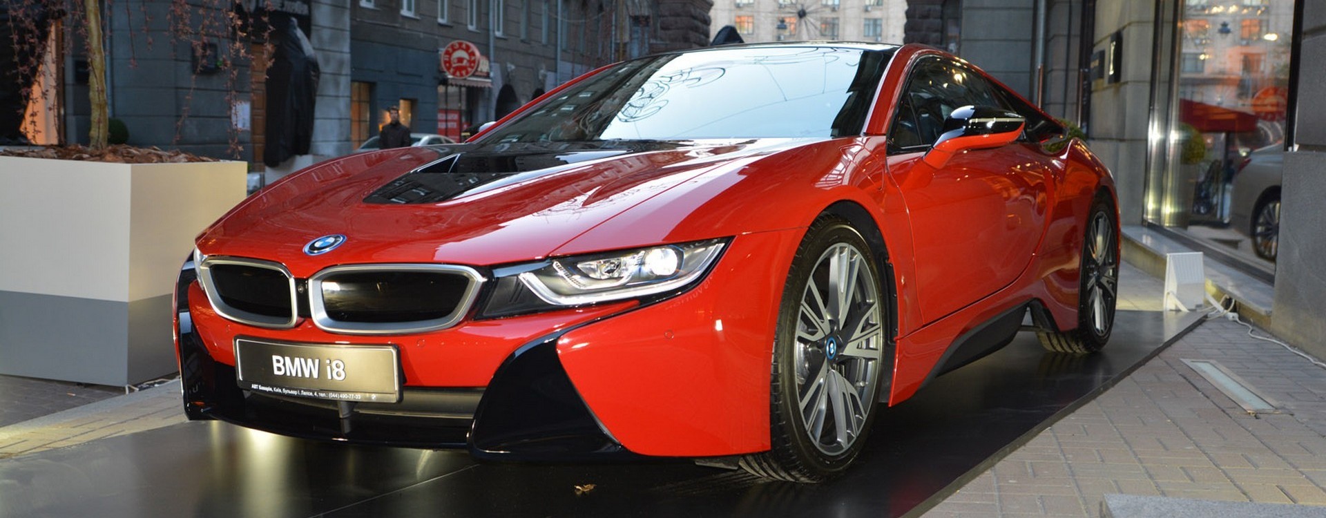 Всегда на волне тренда. Новая коллекция Louis Vuitton украсила современные модели BMW.